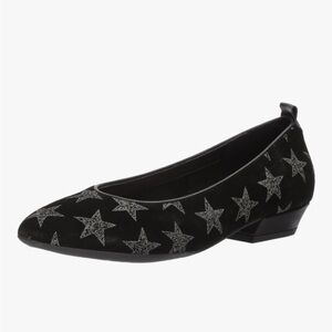The FLEXX Women's Musee Ballet Flat black star print pointy toe low heel 7.5